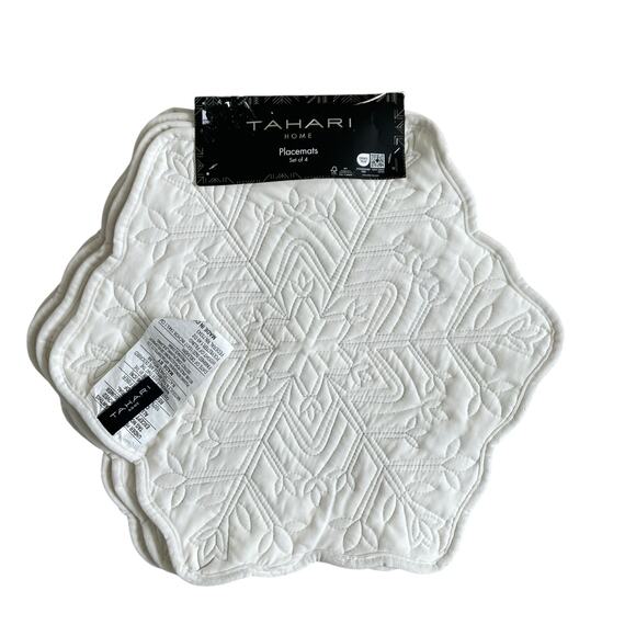 Tahari Home White Snowflake Velvet Placemats Set of 4 Christmas Holiday NEW - Picture 4 of 9